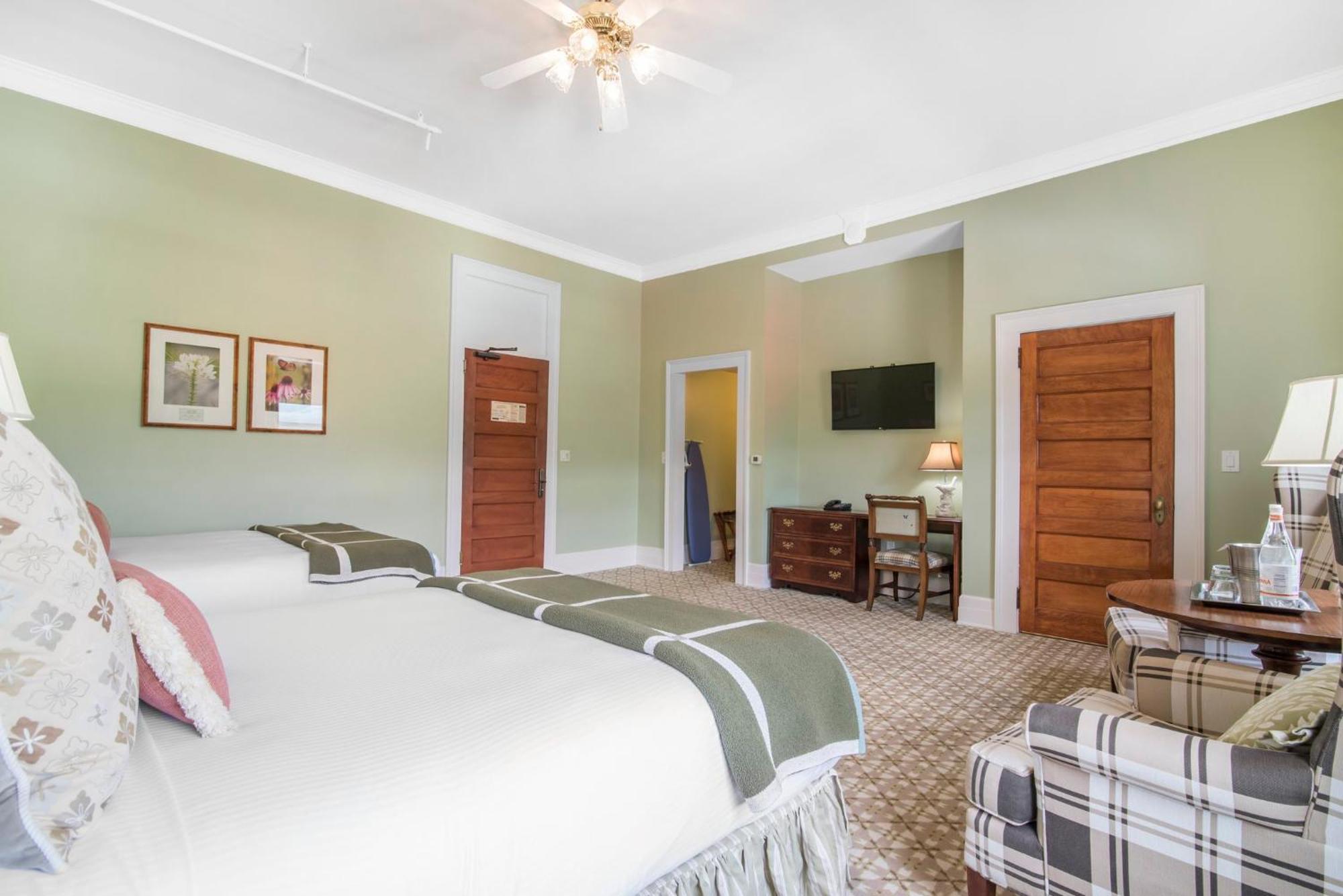 Accessible Traditional Two Queen Room,1284487444:JPEG